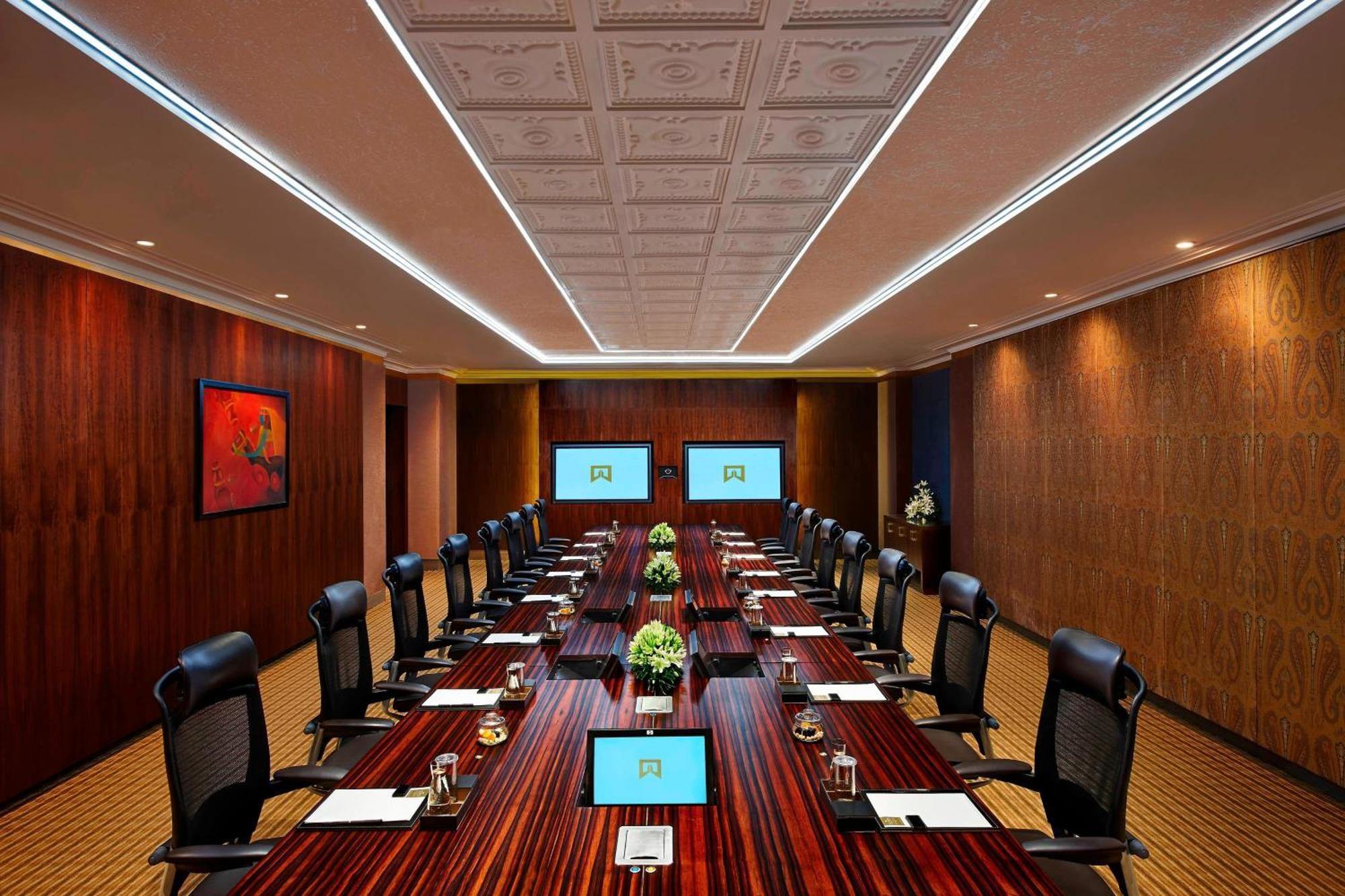 Itc Grand Chola, A Luxury Collection Hotel, Ченнаї Екстер'єр фото A meeting room at the InterContinental Hotel, London, Park Lane