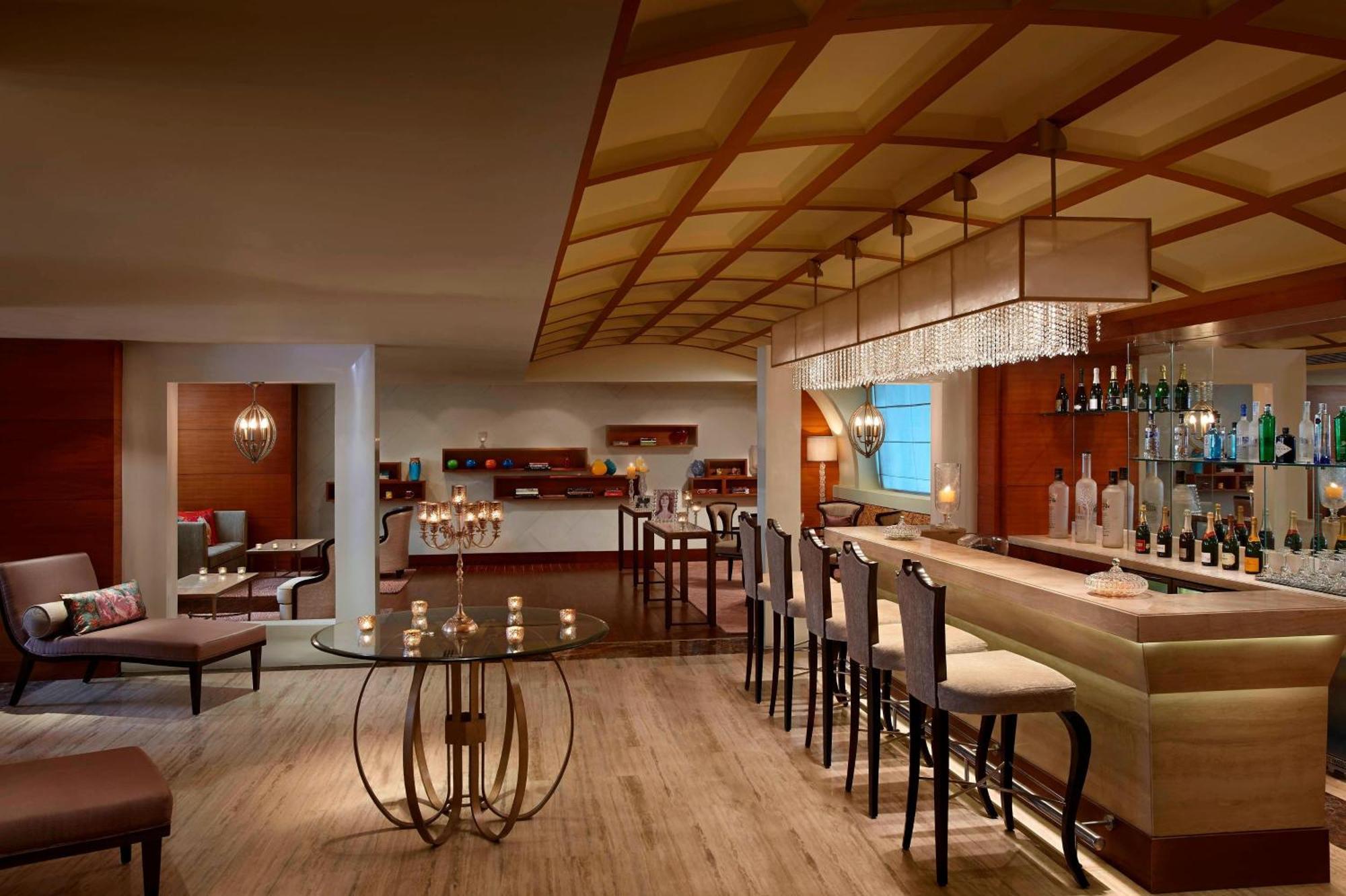 Itc Grand Chola, A Luxury Collection Hotel, Ченнаї Екстер'єр фото The bar at the Westin
