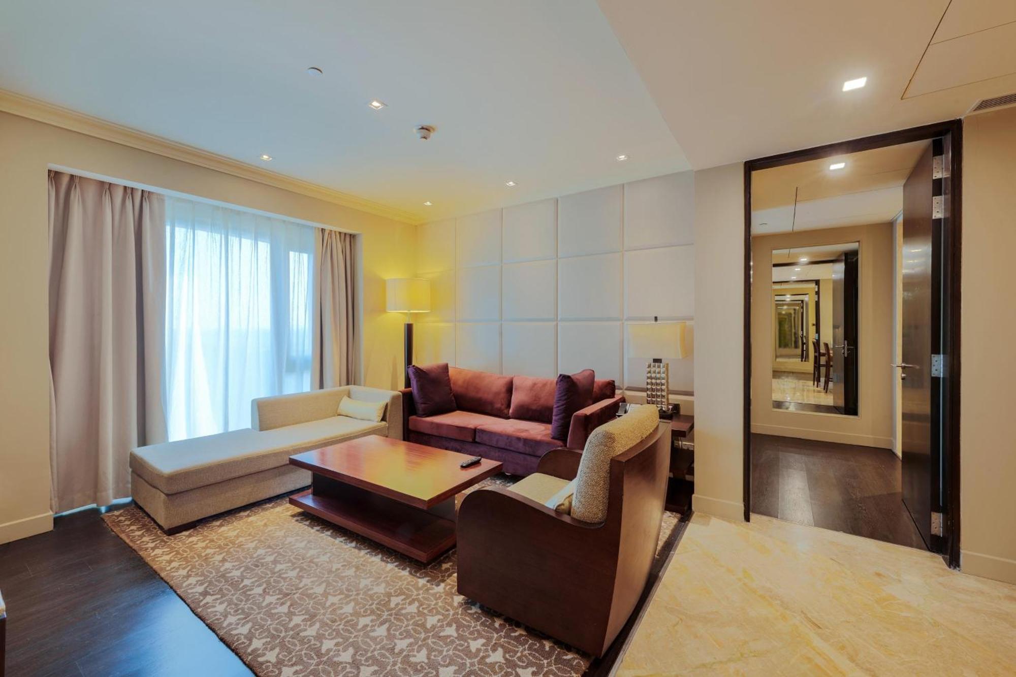Itc Grand Chola, A Luxury Collection Hotel, Ченнаї Екстер'єр фото A living room in a suite at the hotel