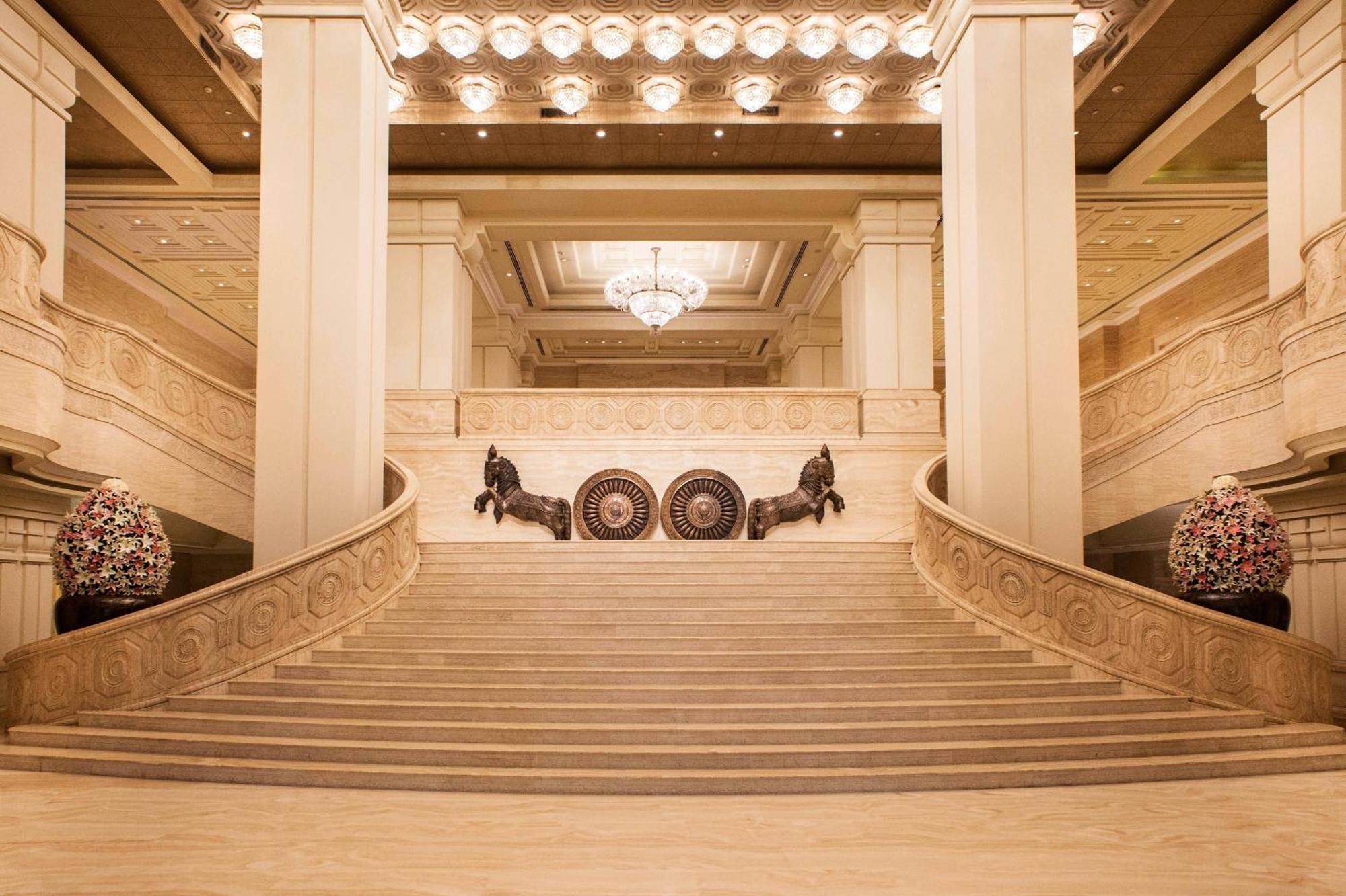 Itc Grand Chola, A Luxury Collection Hotel, Ченнаї Екстер'єр фото The main staircase
